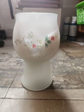 Pfaltzgraff Glass Holiday Floral Candle- White with Red Accents